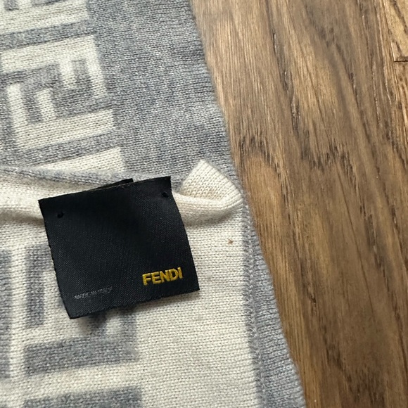FENDI | Gray & Cream Monogram Scarf - AUTHENTIC - Picture 8 of 8